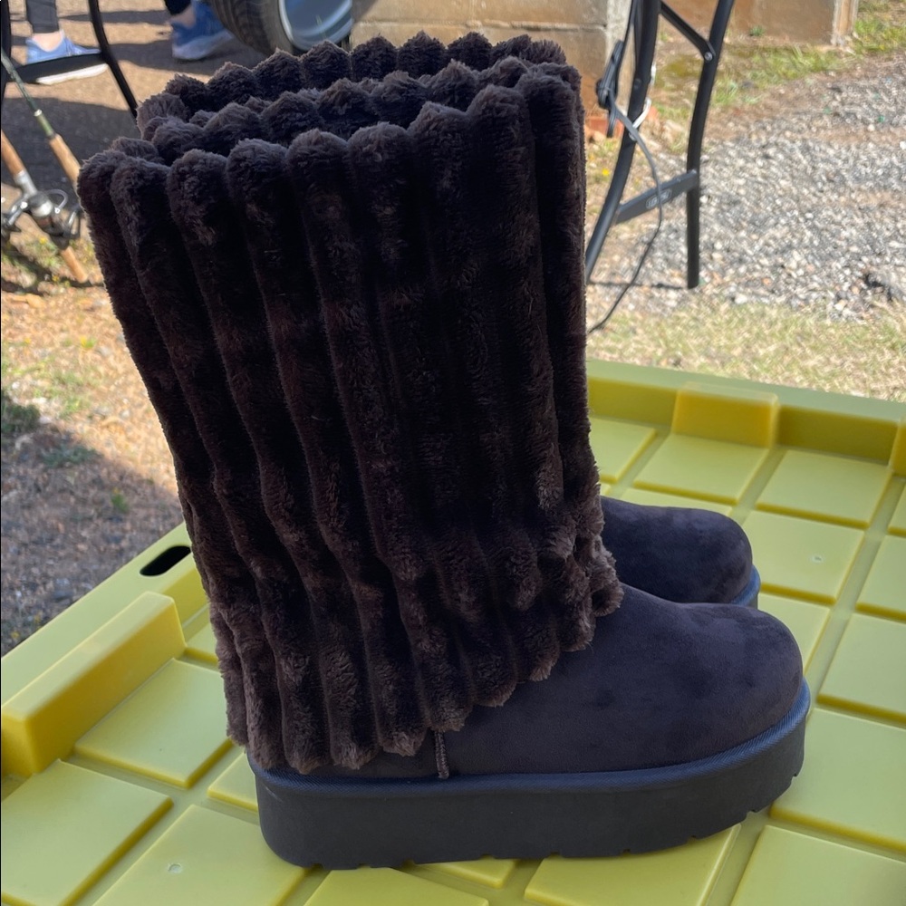 Cozy Women's Faux Fur Boots - Dark Brown